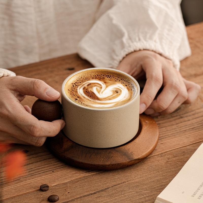 고풍스러운 스타일의 흙으로 만든 머그컵 세트, 나무 받 - Coffee Tea Name 리뷰 및 가격